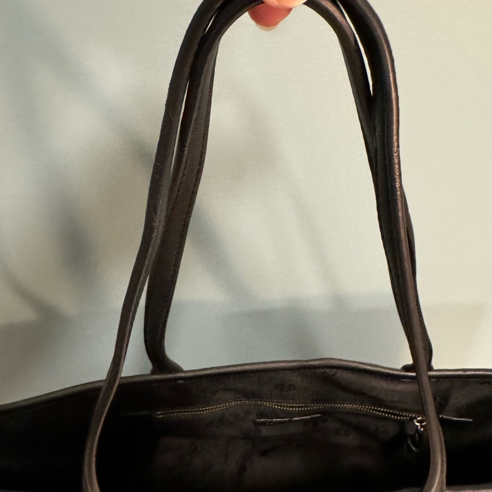 Like new: Tory Burch Ashley Shopper Tote - Picture 6 of 6